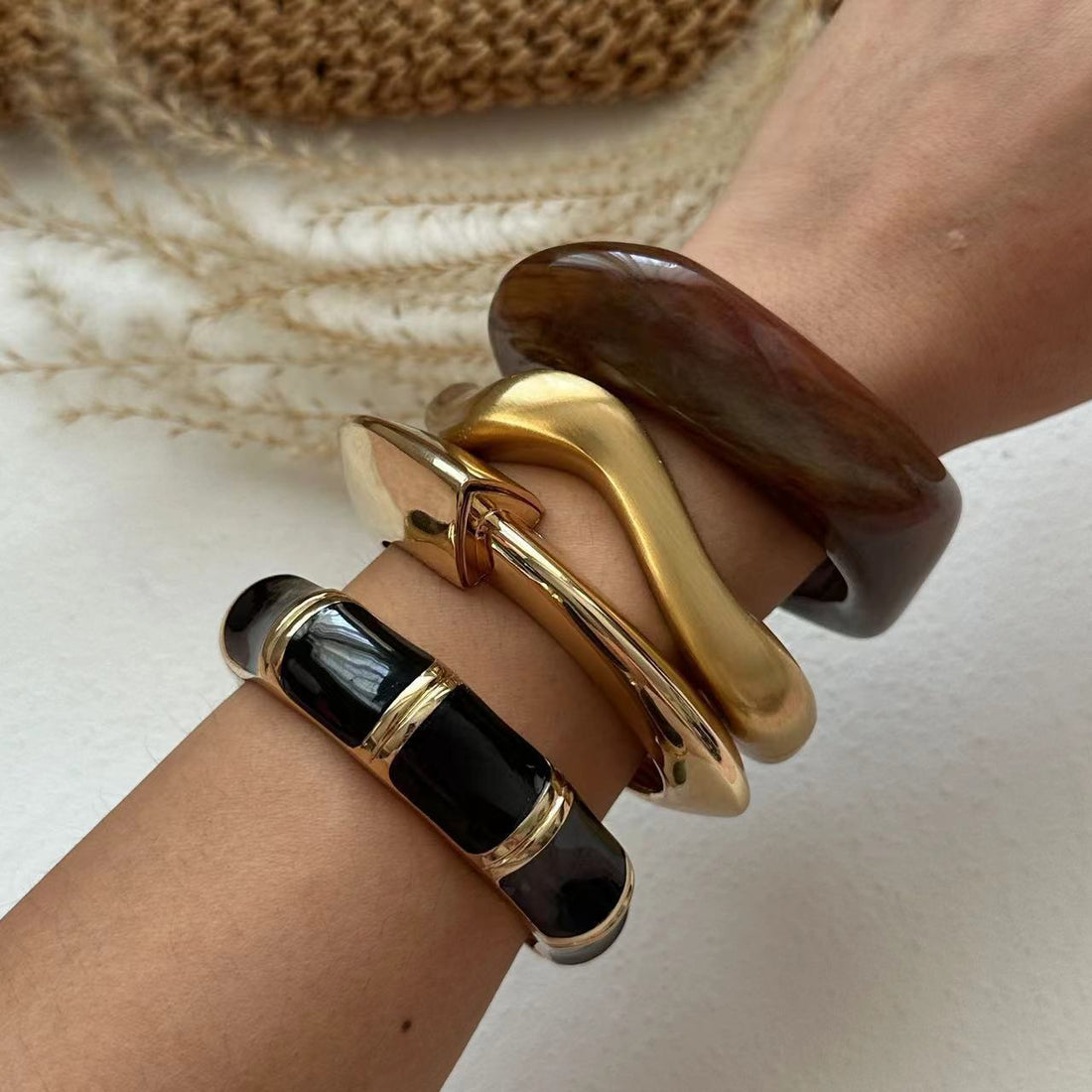 Harmonii Enamel Cuff Bracelet [ICZD45VL]