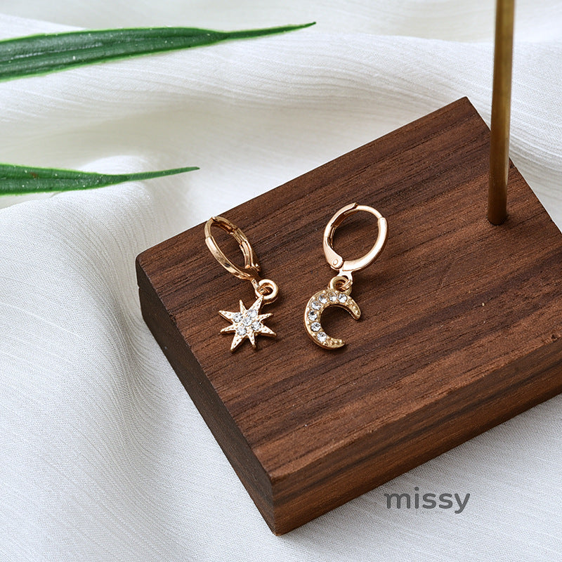 Haset Star Moon Asymmetric Earrings [U3U2KK6Y]