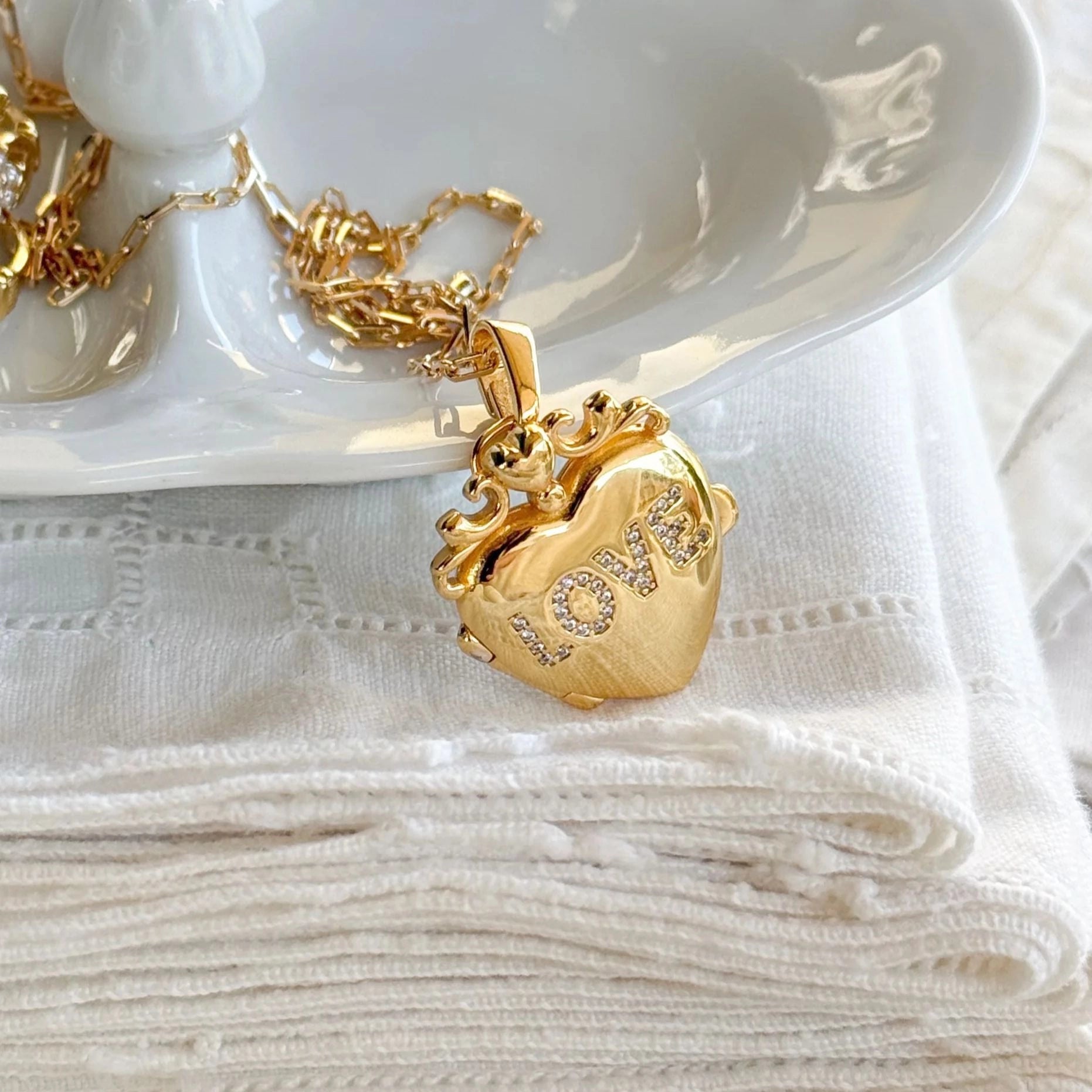 Heart and Oval Locket Necklaces [CZJQGOEI]