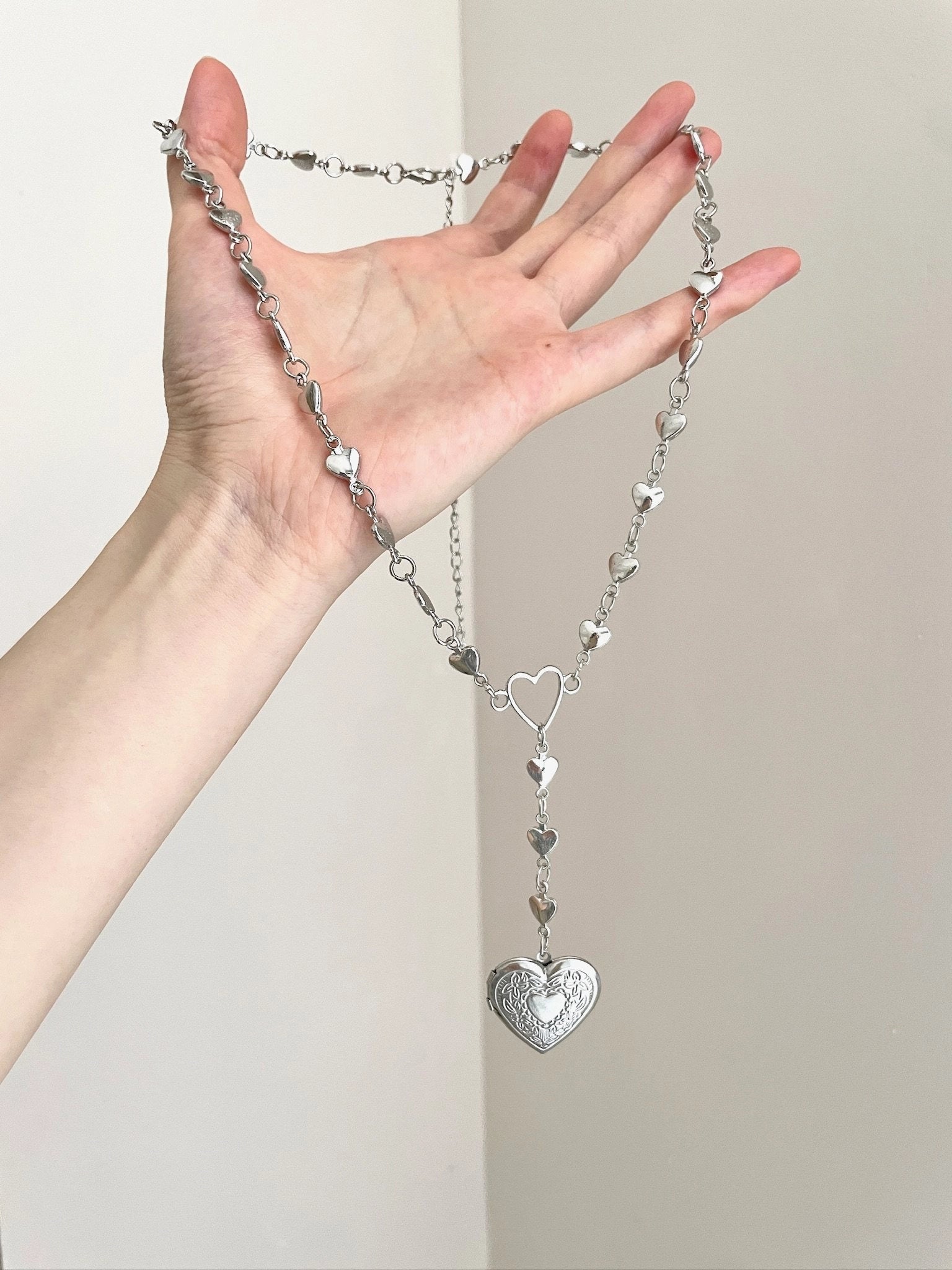 Heart Locket Necklace - Vintage Gold Finish [5LRRHXLF]