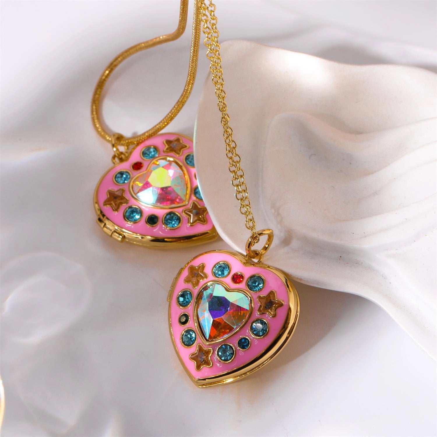 Heart Locket Pendant Necklace [5F077GKF]