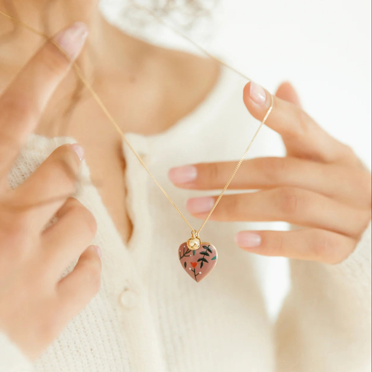 Heart Locket Pendant Necklace [OL7GJ09N]