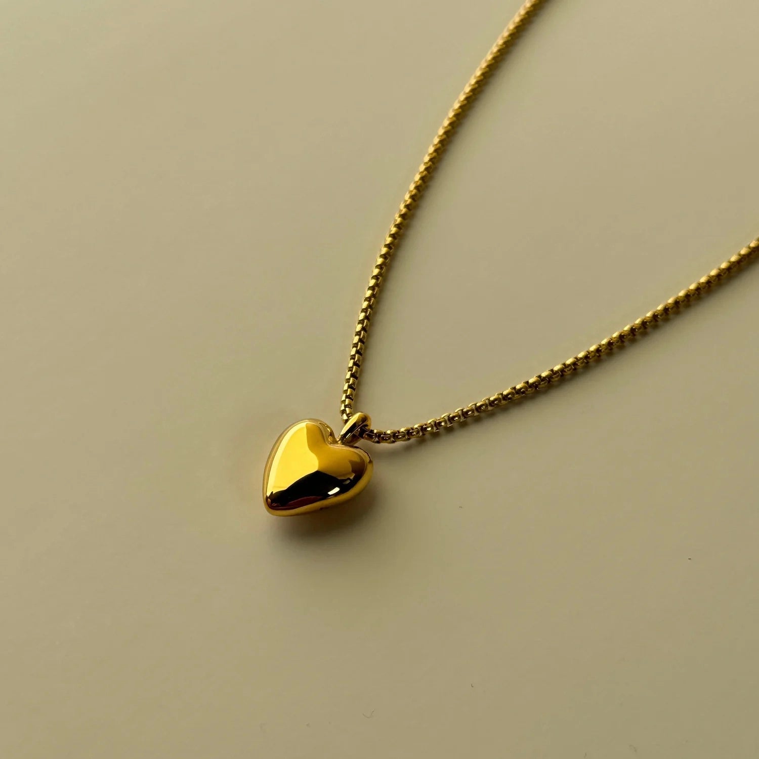 Heart Pendant Necklace [OVGTN357]