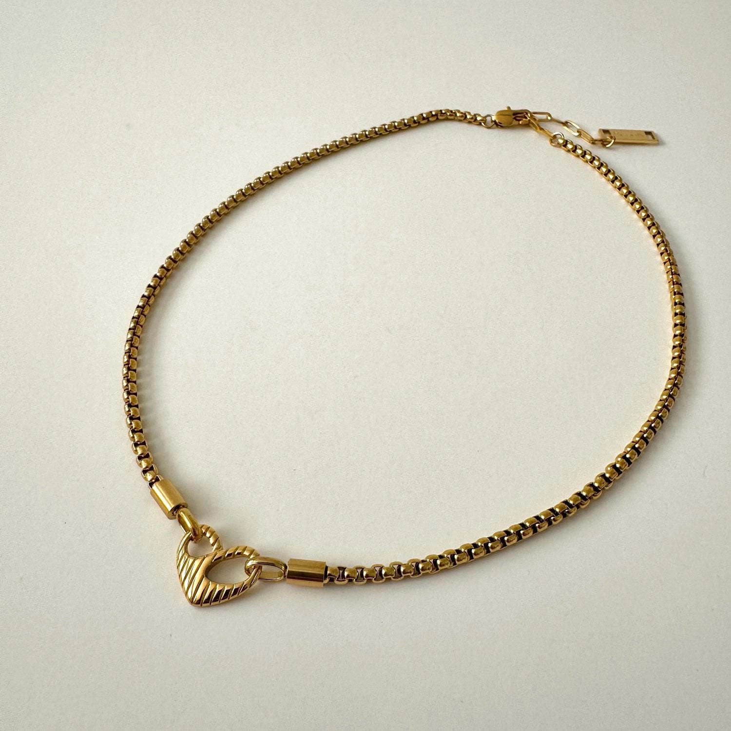 Heart Pendant Necklace [RGXKBR9U]