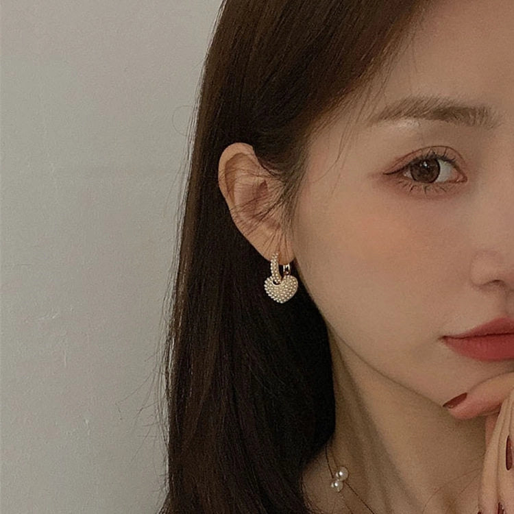 Heart Shaped Pearl Hoop Earrings [PY0AJ8LL]