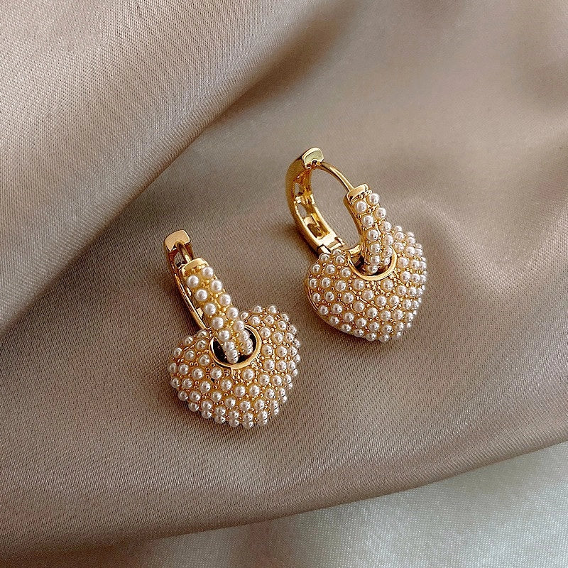 Heart Shaped Pearl Hoop Earrings [A9TBG3NY]