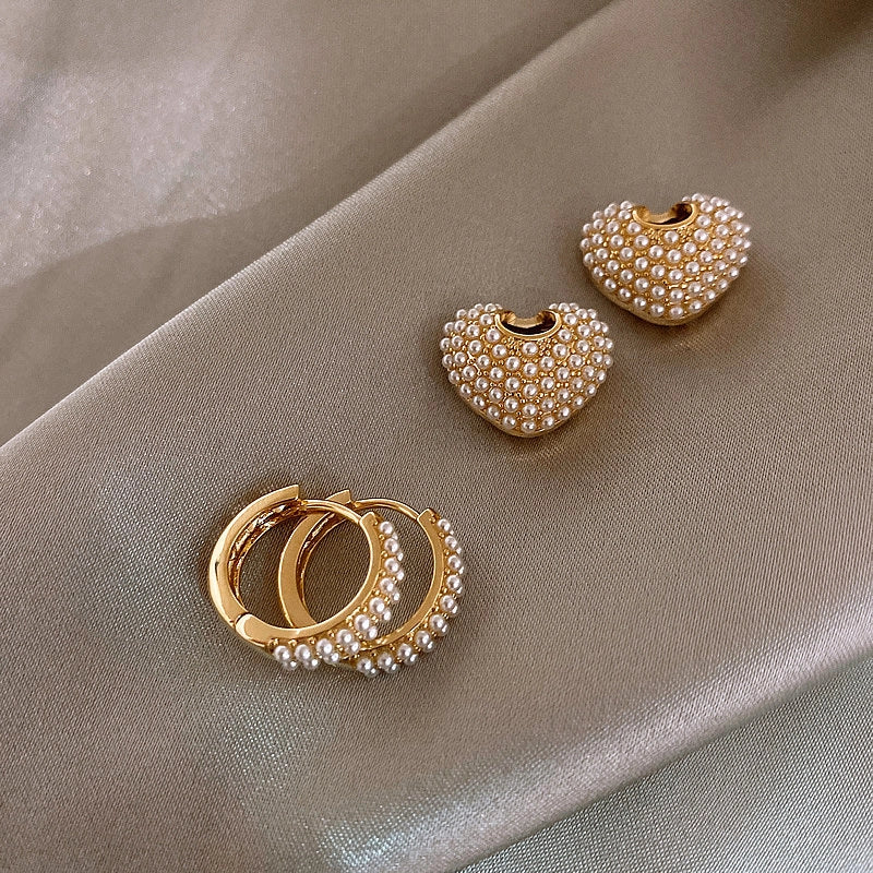 Heart Shaped Pearl Hoop Earrings [XEF76TVT]