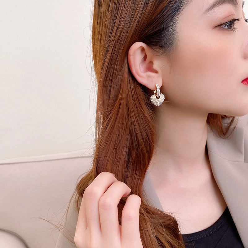 Heart Shaped Pearl Hoop Earrings [HBEJJLQ1]