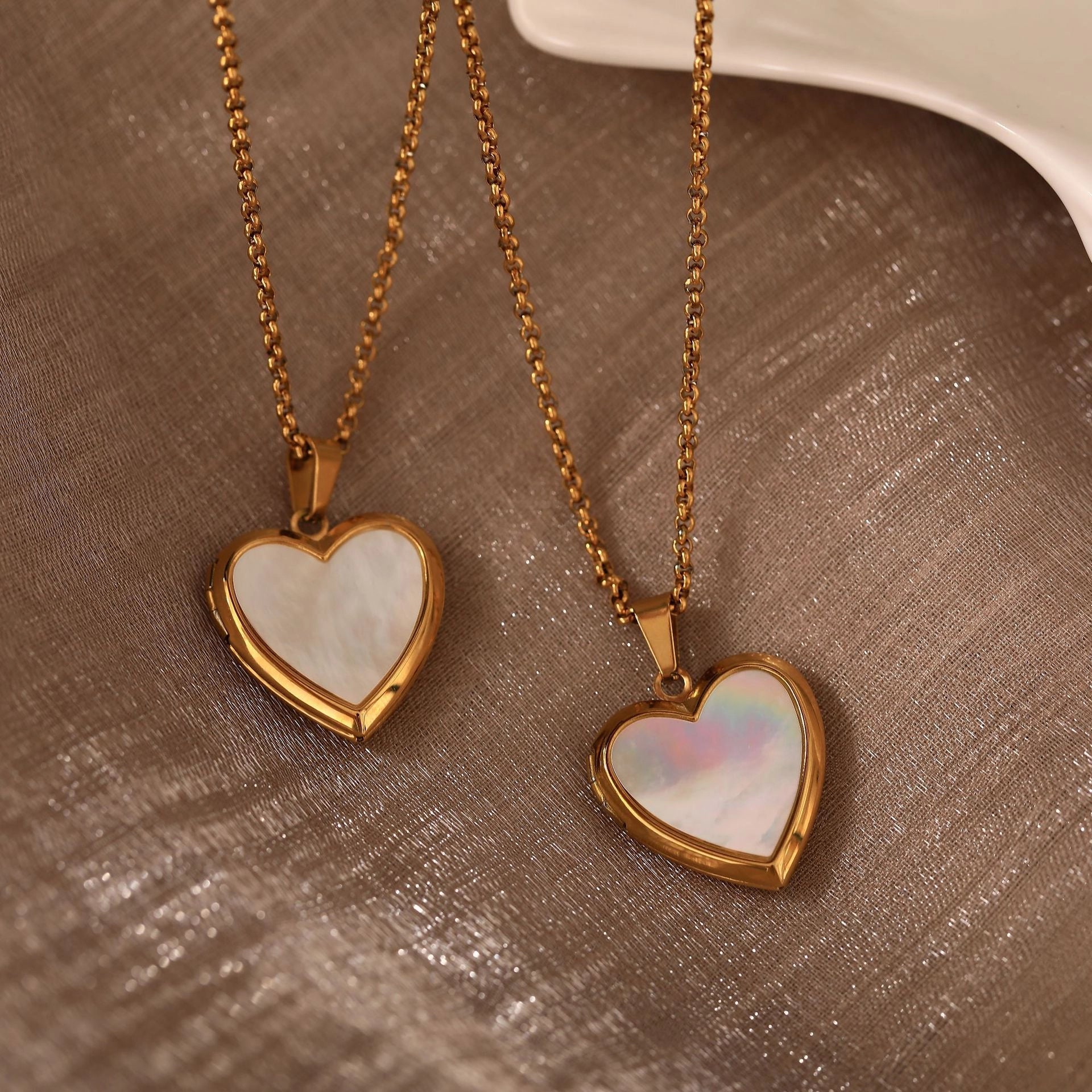 Heart Shell Locket Pendant Necklace [M46ITOXC]