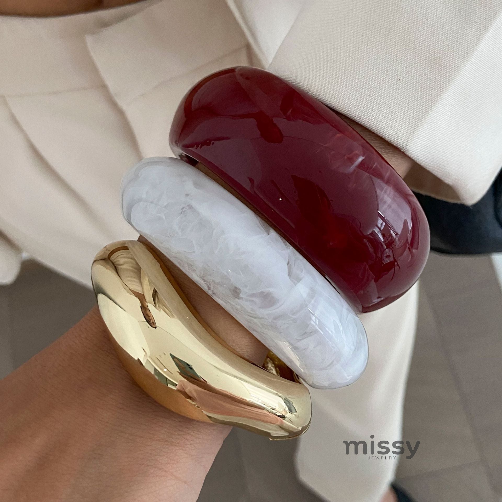 Helene Asymmetric Glossy Resin Bracelet [5T05DHZG]
