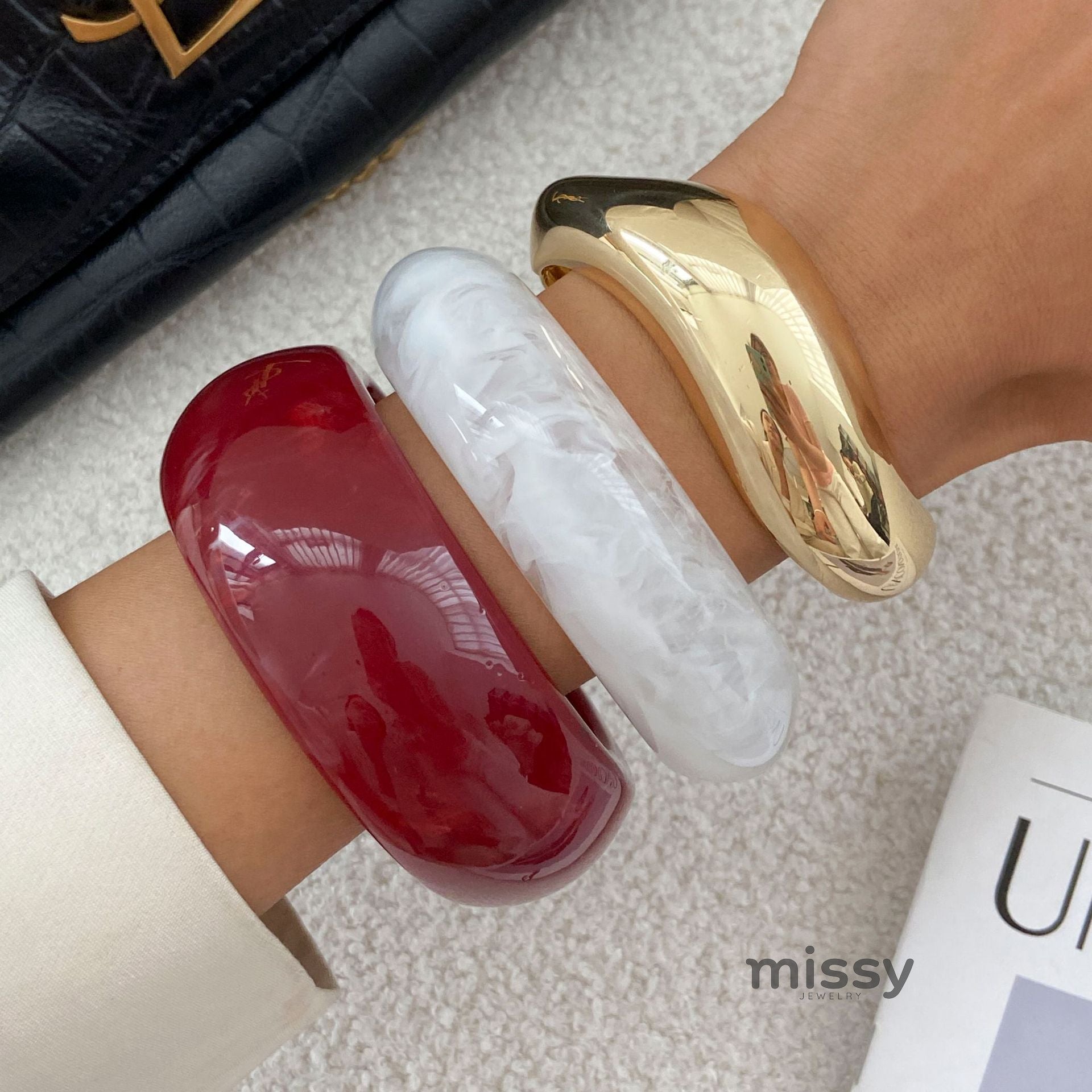 Helene Asymmetric Glossy Resin Bracelet [S4PLZZZU]