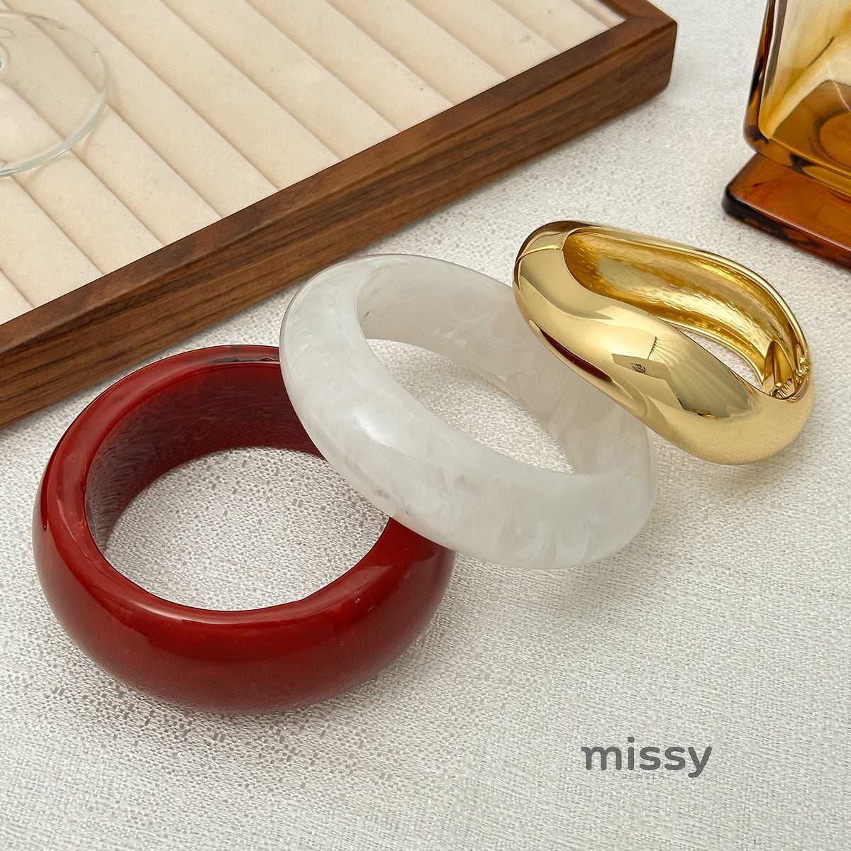 Helene Asymmetric Glossy Resin Bracelet [3RXX6HUK]