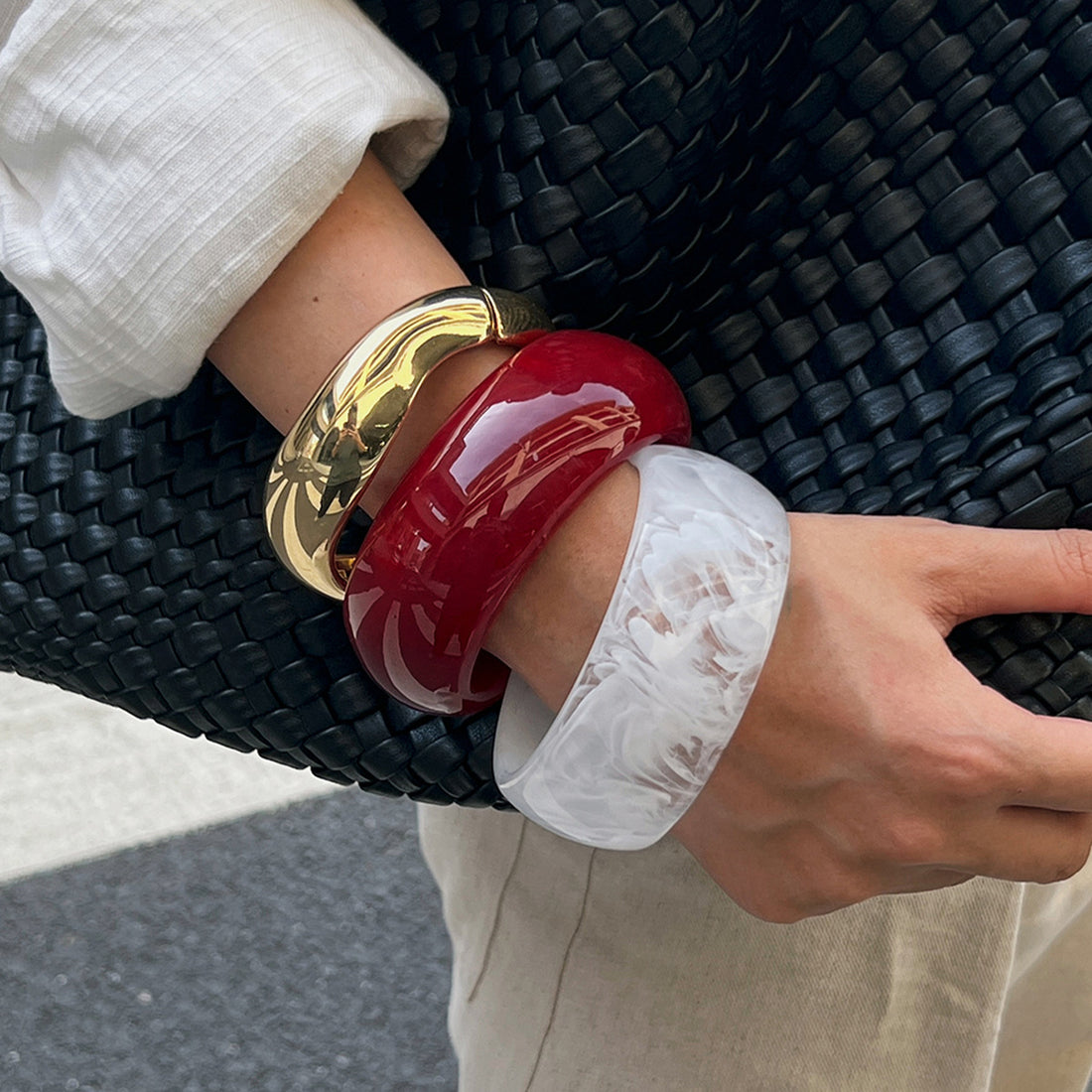 Helene Asymmetric Glossy Resin Bracelet [GWWE70QA]
