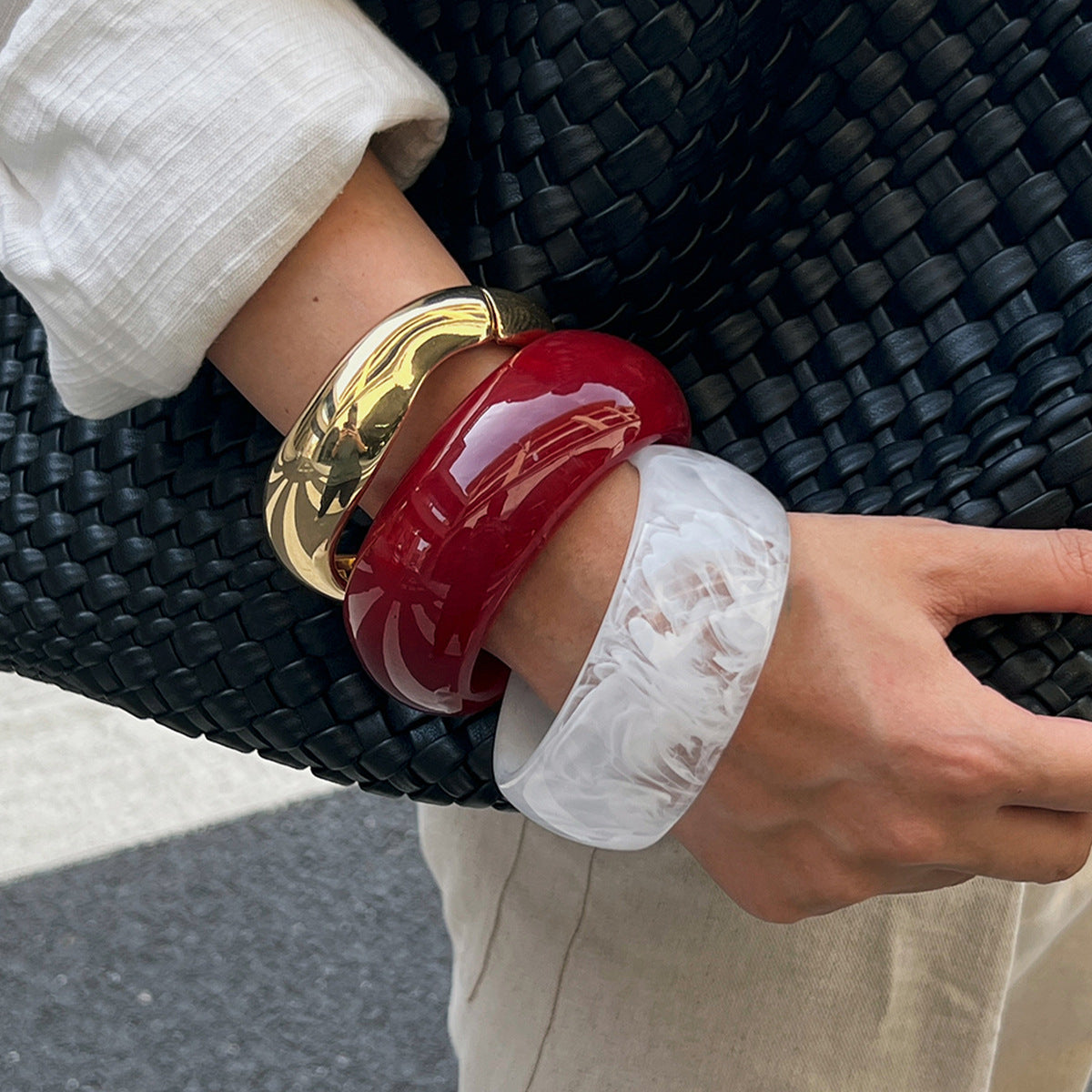 Helene Asymmetric Glossy Resin Bracelet [GWWE70QA]