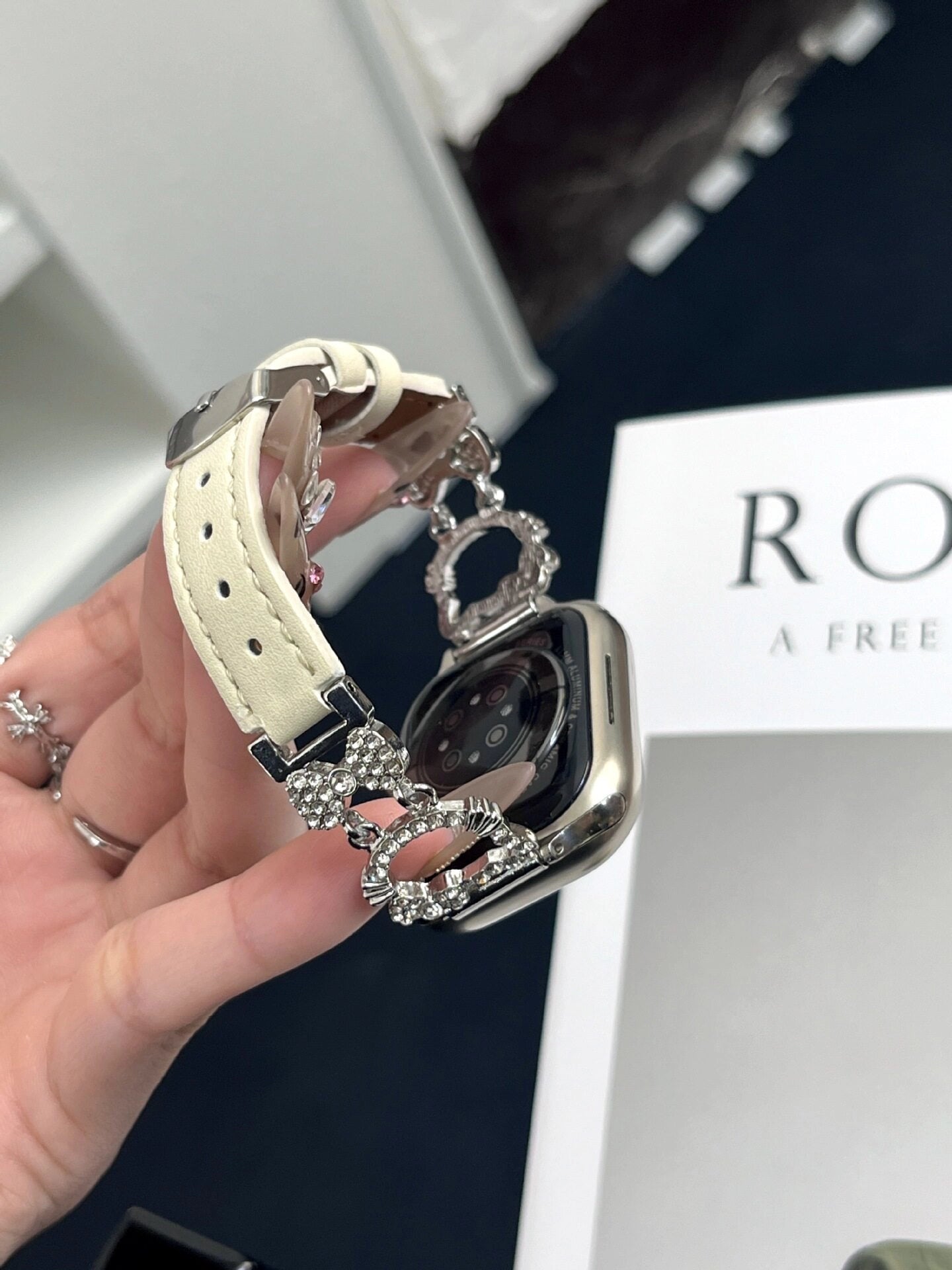 Hello Kitty Embellished Watch Strap [U06KCEFF]