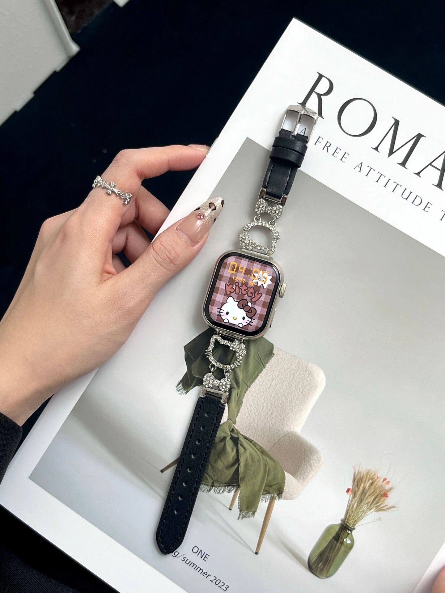 Hello Kitty Embellished Watch Strap [DIBRGH8H]