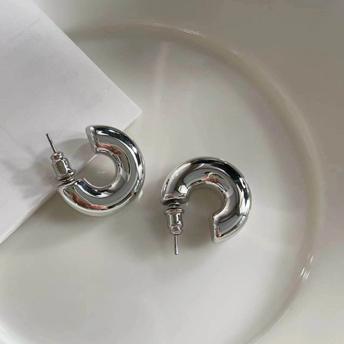 Hollow C-Shaped Hoop Earrings [MAEYKMYY]