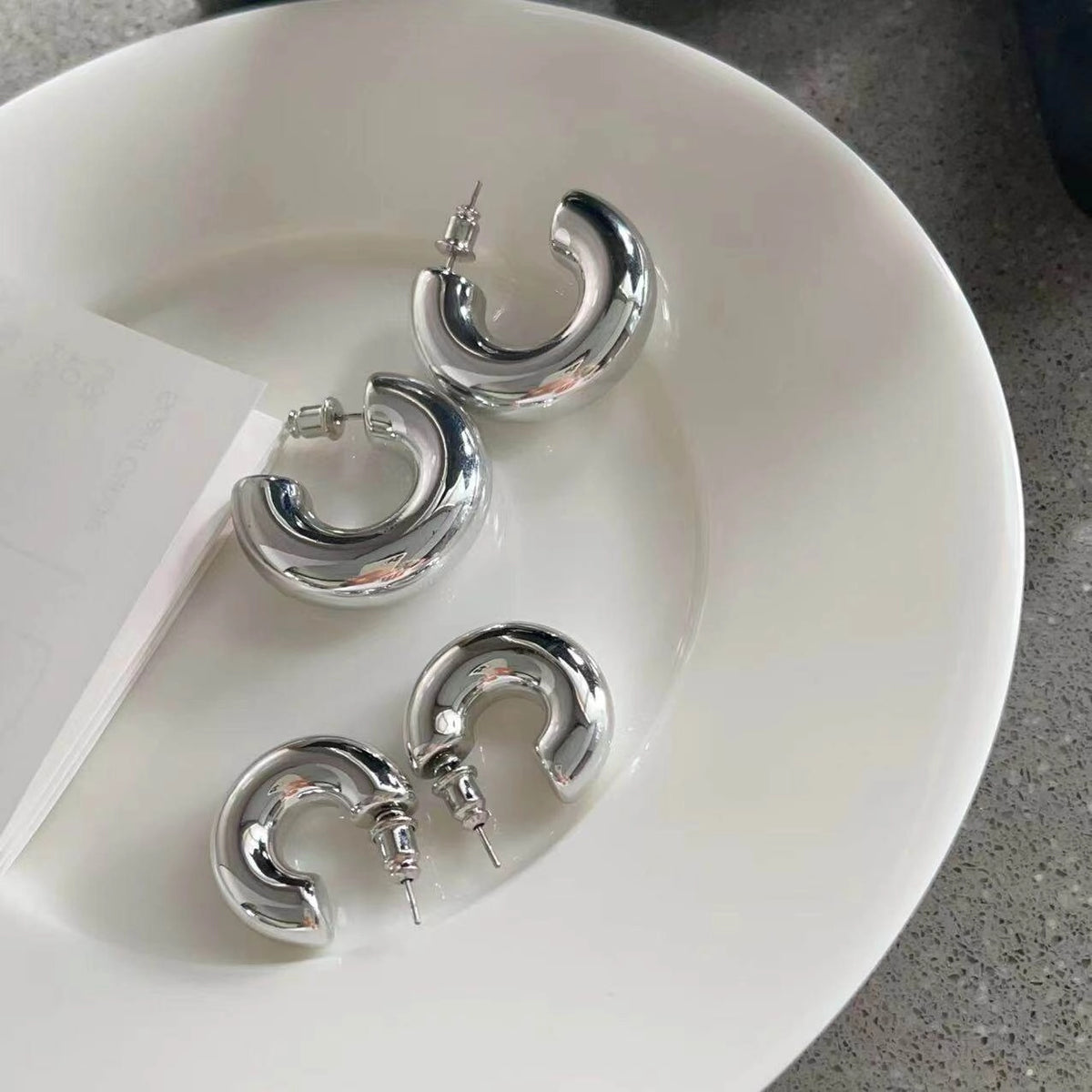 Hollow C-Shaped Hoop Earrings [FNUDVRPB]