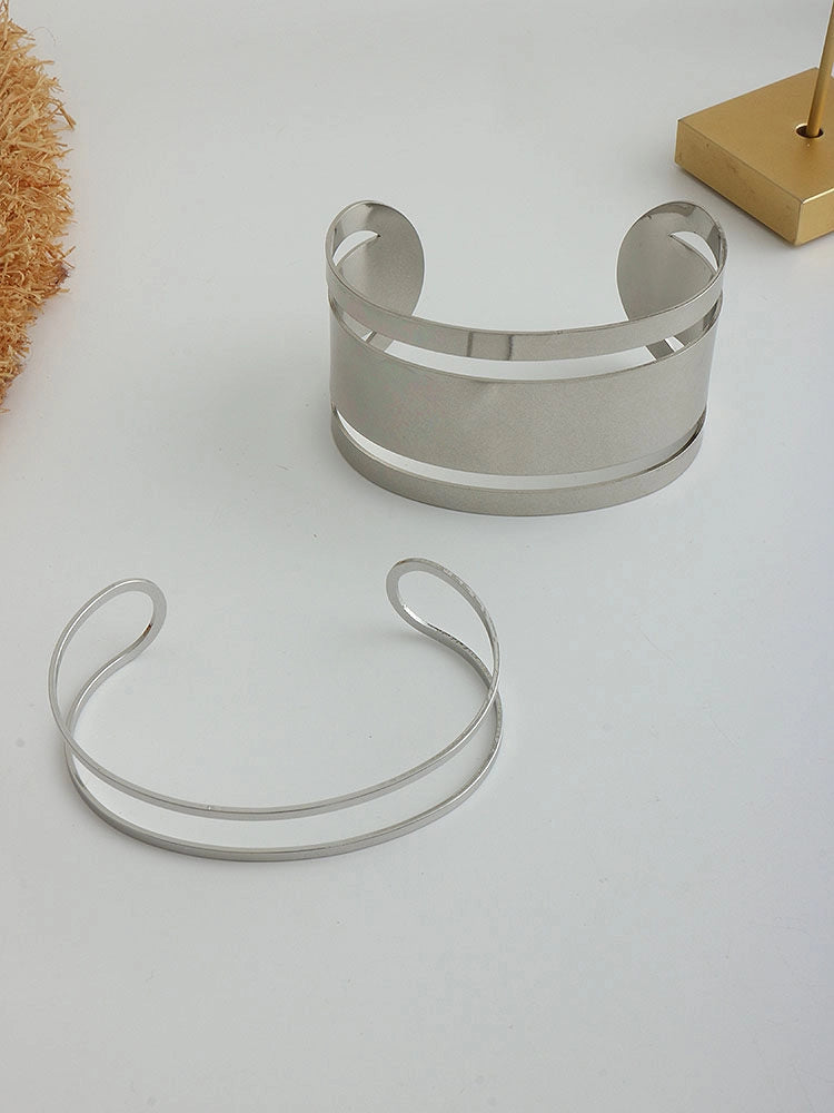 Hollow Letter D Cuff Bracelet [3KC2NYP1]