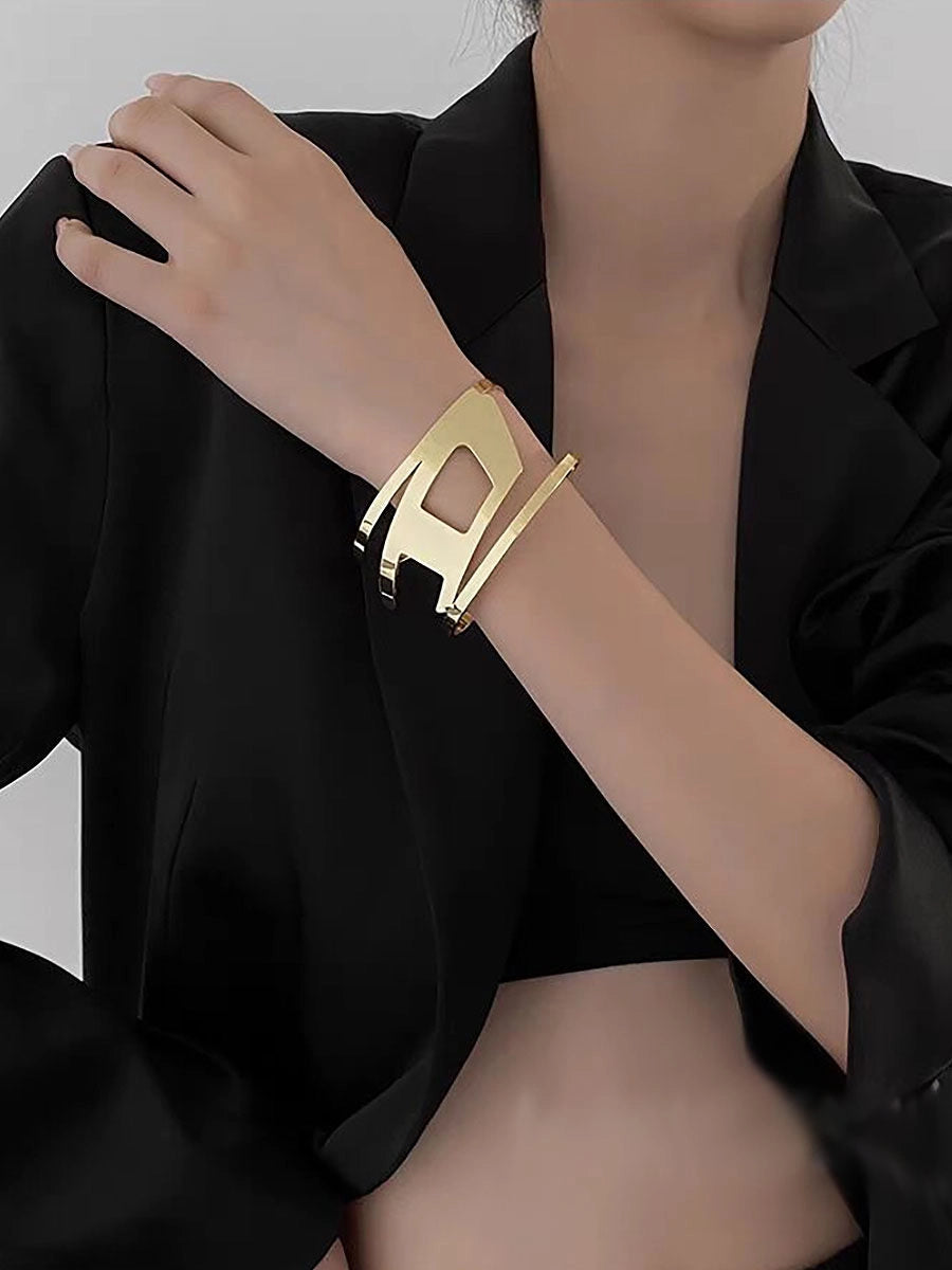 Hollow Letter D Cuff Bracelet [S22E3989]