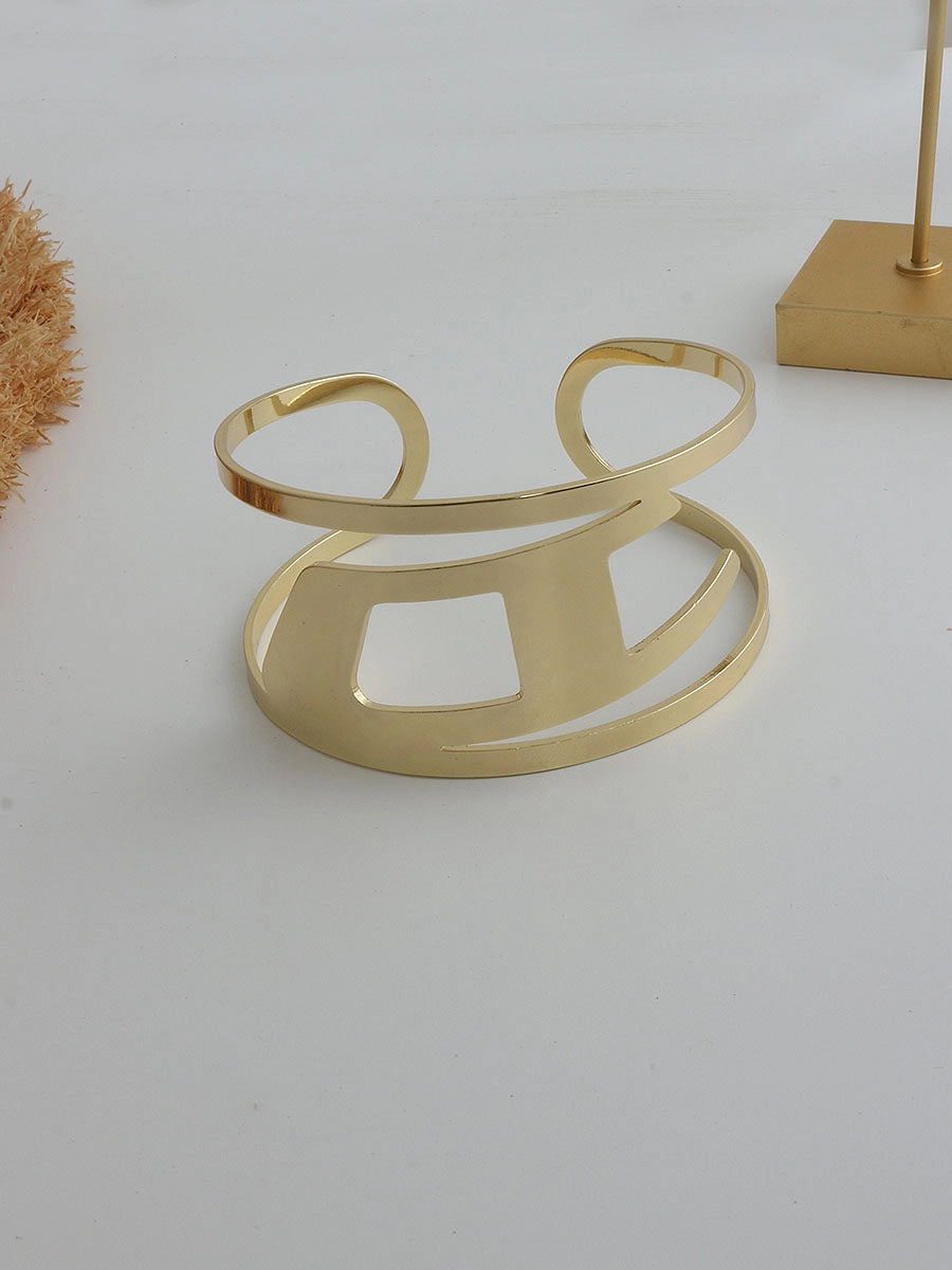 Hollow Letter D Cuff Bracelet [WGQ2W24W]