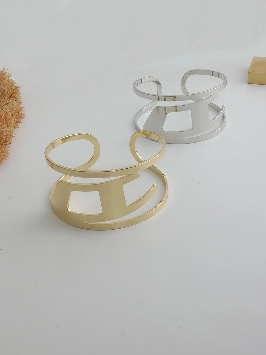 Hollow Letter D Cuff Bracelet [65AHND5G]