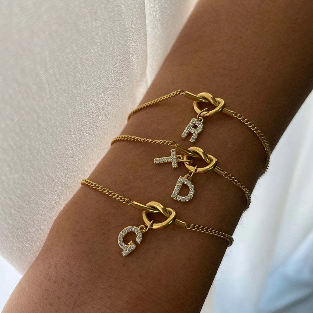 Initial Knot Chain Necklace [BCI00E61]