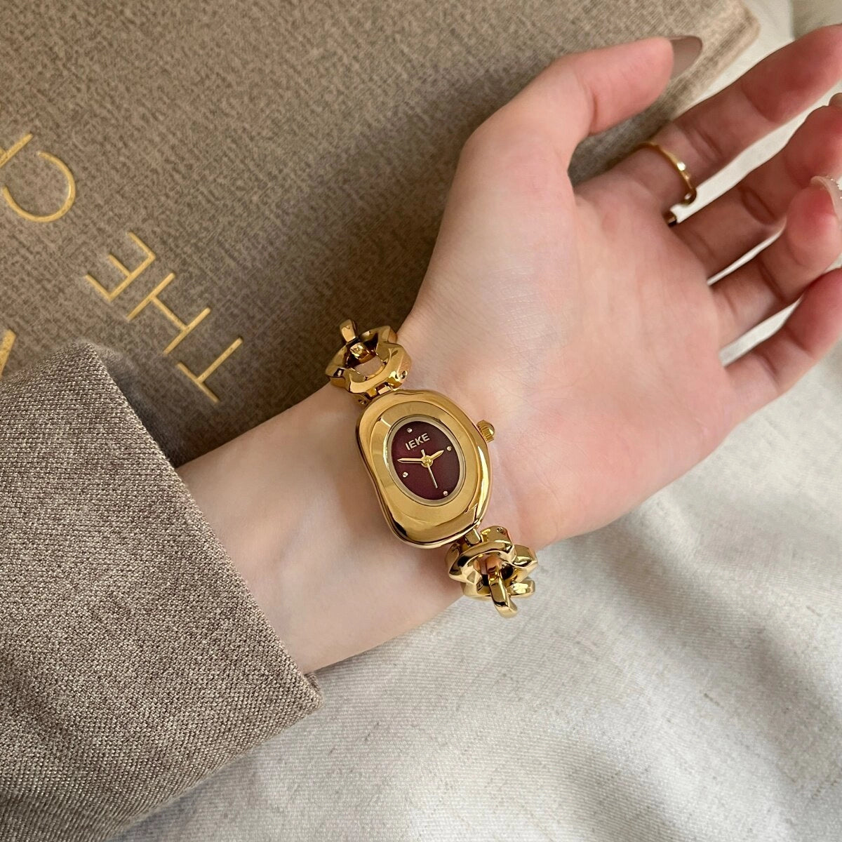 Irregular Hollow Bracelet Watch [304MLB3A]