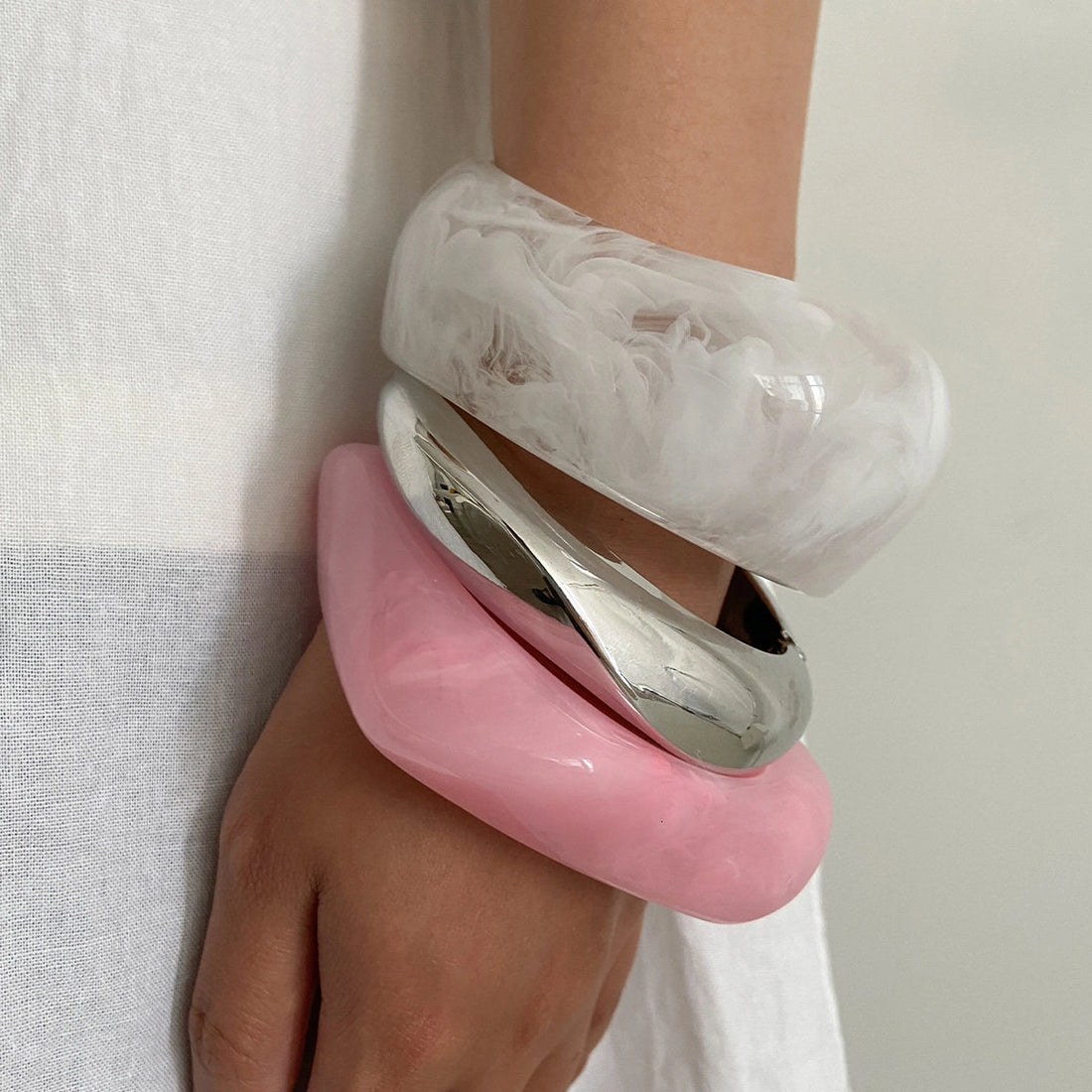 Irregular Resin Bangle Bracelet [7S9K4RJU]