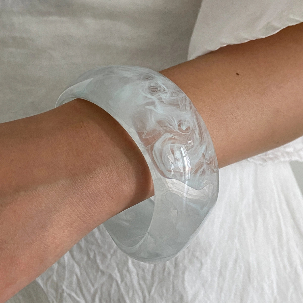 Irregular Resin Bangle Bracelet [ZJPVUGGM]