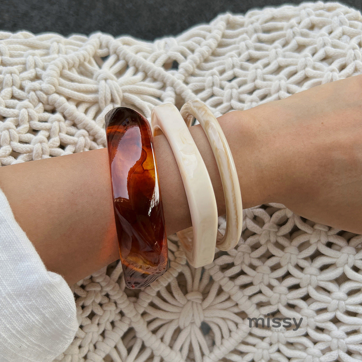 Ivyonna Irregular Resin Bangle [6AL388QT]