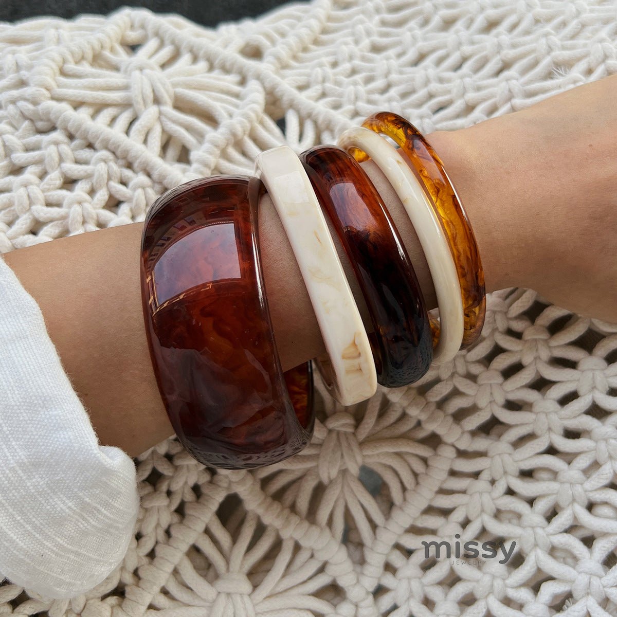 Ivyonna Irregular Resin Bangle [GCO1CQ2E]