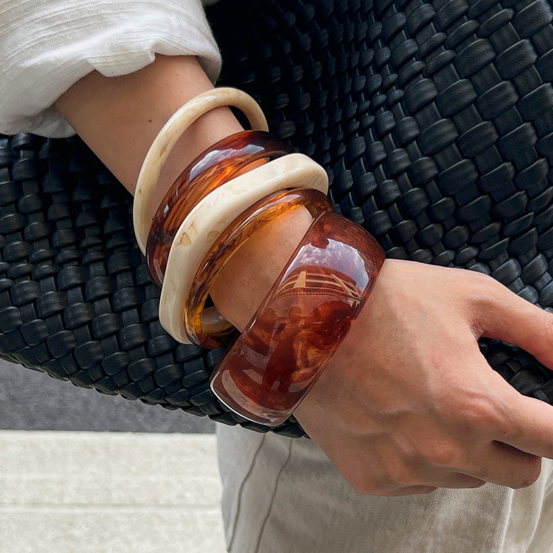 Ivyonna Irregular Resin Bangle [RZZREA4A]