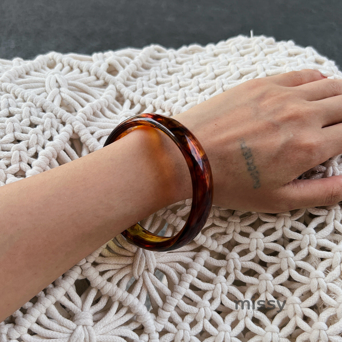 Ivyonna Irregular Resin Bangle [N44DXNU9]