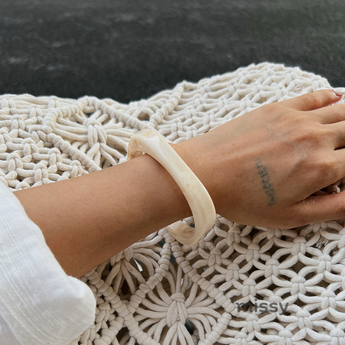Ivyonna Irregular Resin Bangle [4BQA184M]