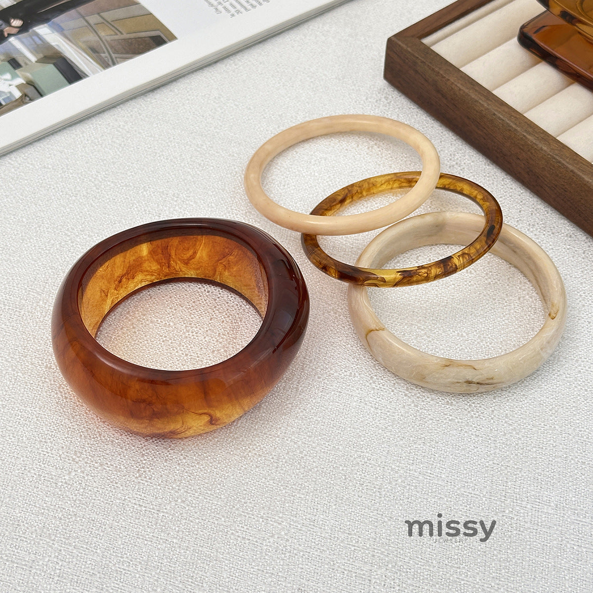 Ivyonna Irregular Resin Bangle [M7MRYV35]