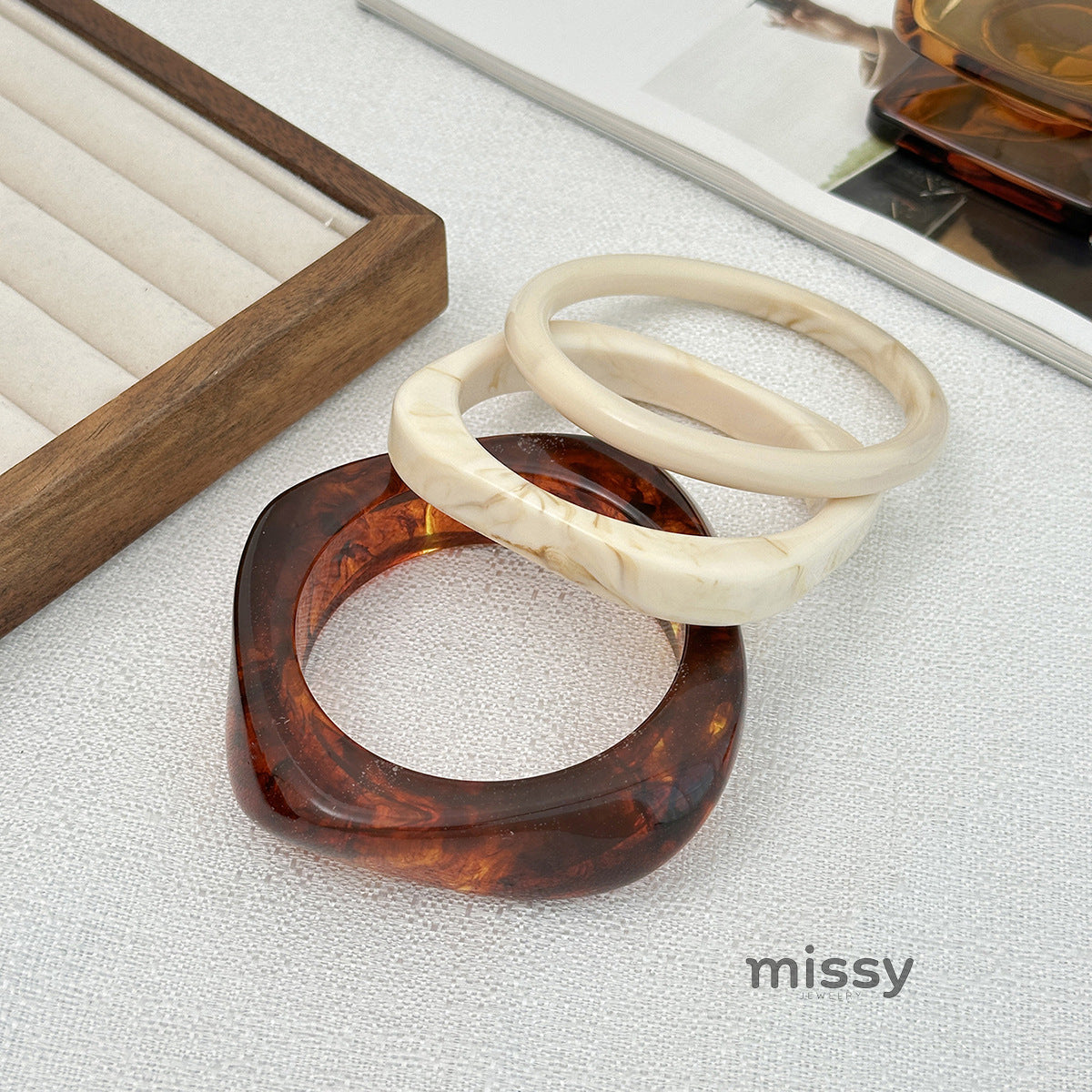 Ivyonna Irregular Resin Bangle [543KKBN4]