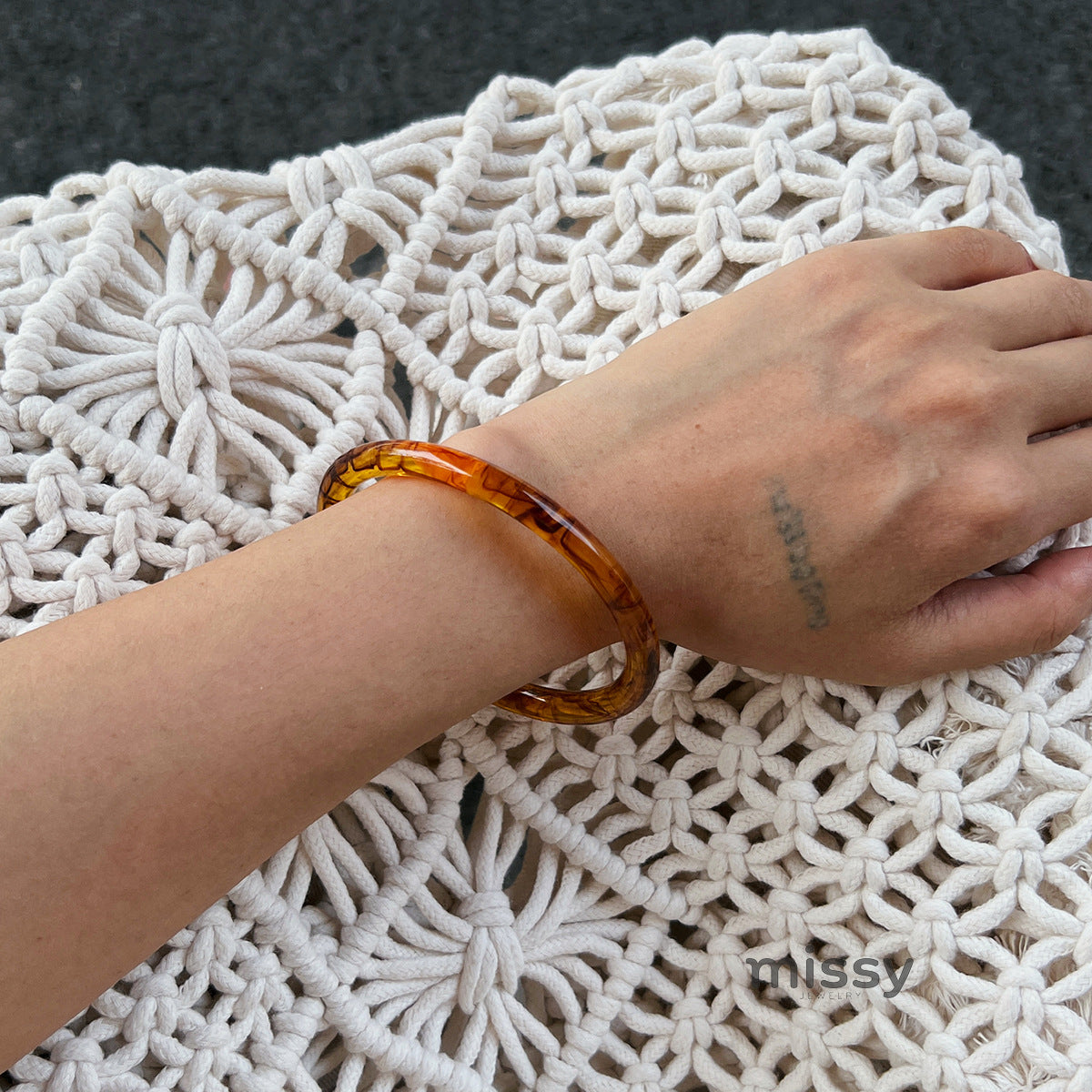 Ivyonna Irregular Resin Bangle [YSXBM368]
