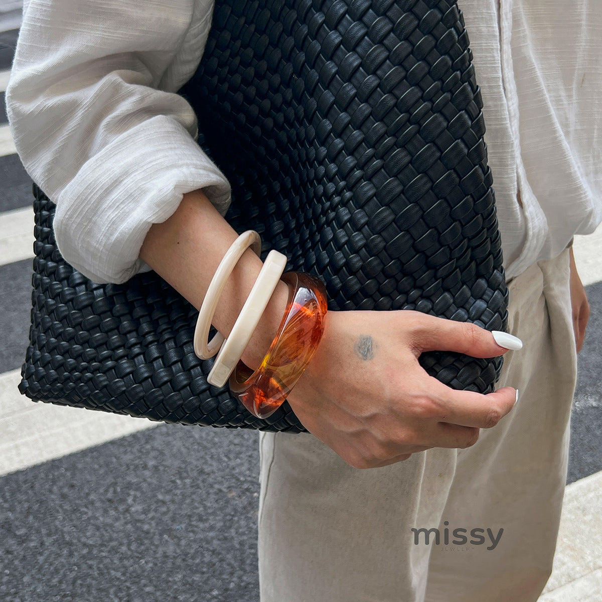 Ivyonna Irregular Resin Bangle [W3FLDXEC]