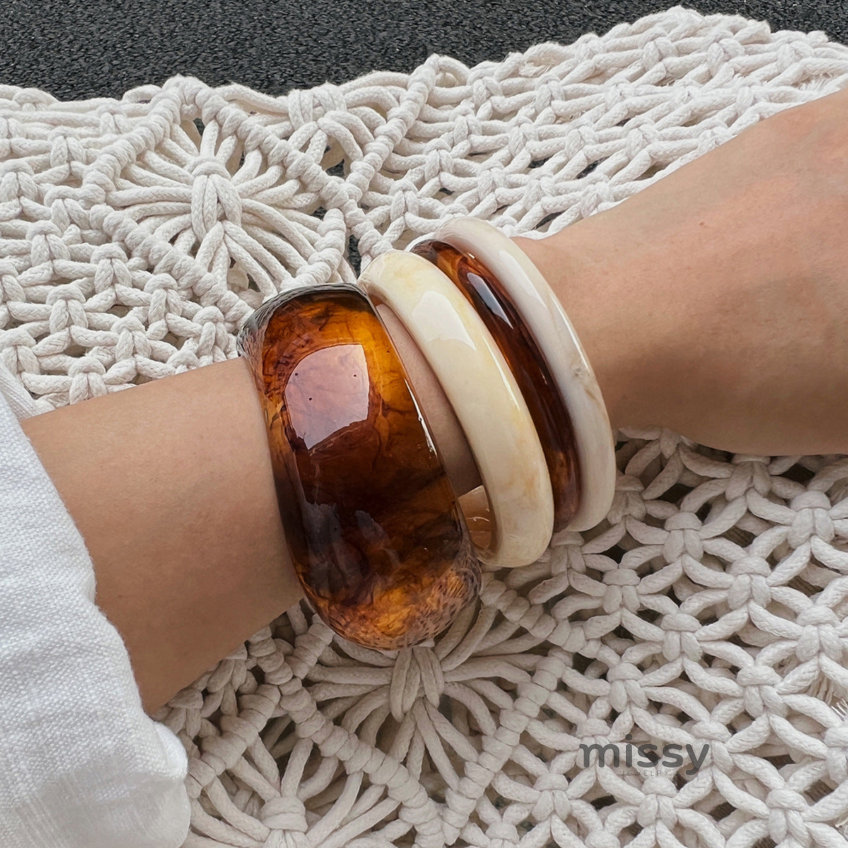 Ivyonna Irregular Resin Bangle [RZ3ZH89M]