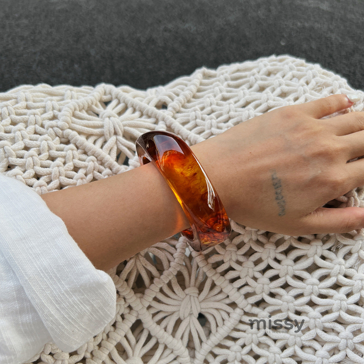 Ivyonna Irregular Resin Bangle [QQW3IBB7]