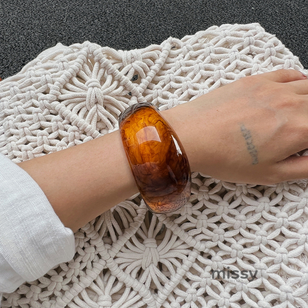 Ivyonna Irregular Resin Bangle [CW1IPYOZ]