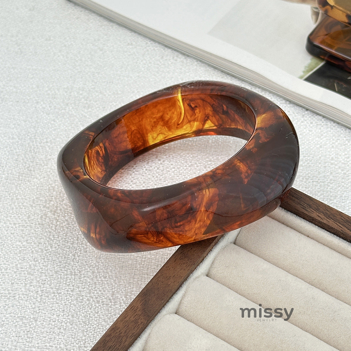 Ivyonna Irregular Resin Bangle [OT9AVLJK]