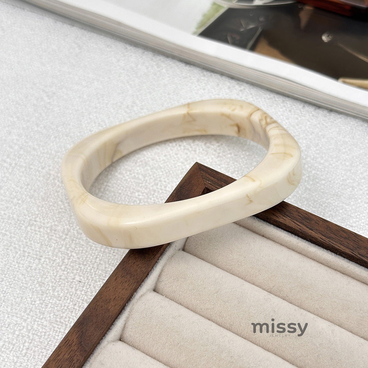 Ivyonna Irregular Resin Bangle [1GZZTDBS]
