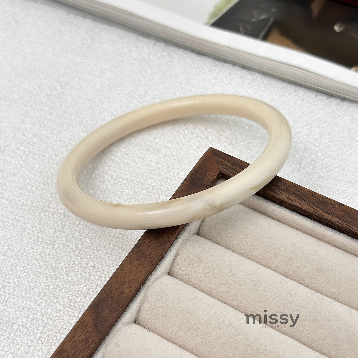 Ivyonna Irregular Resin Bangle [C7PDY1PR]