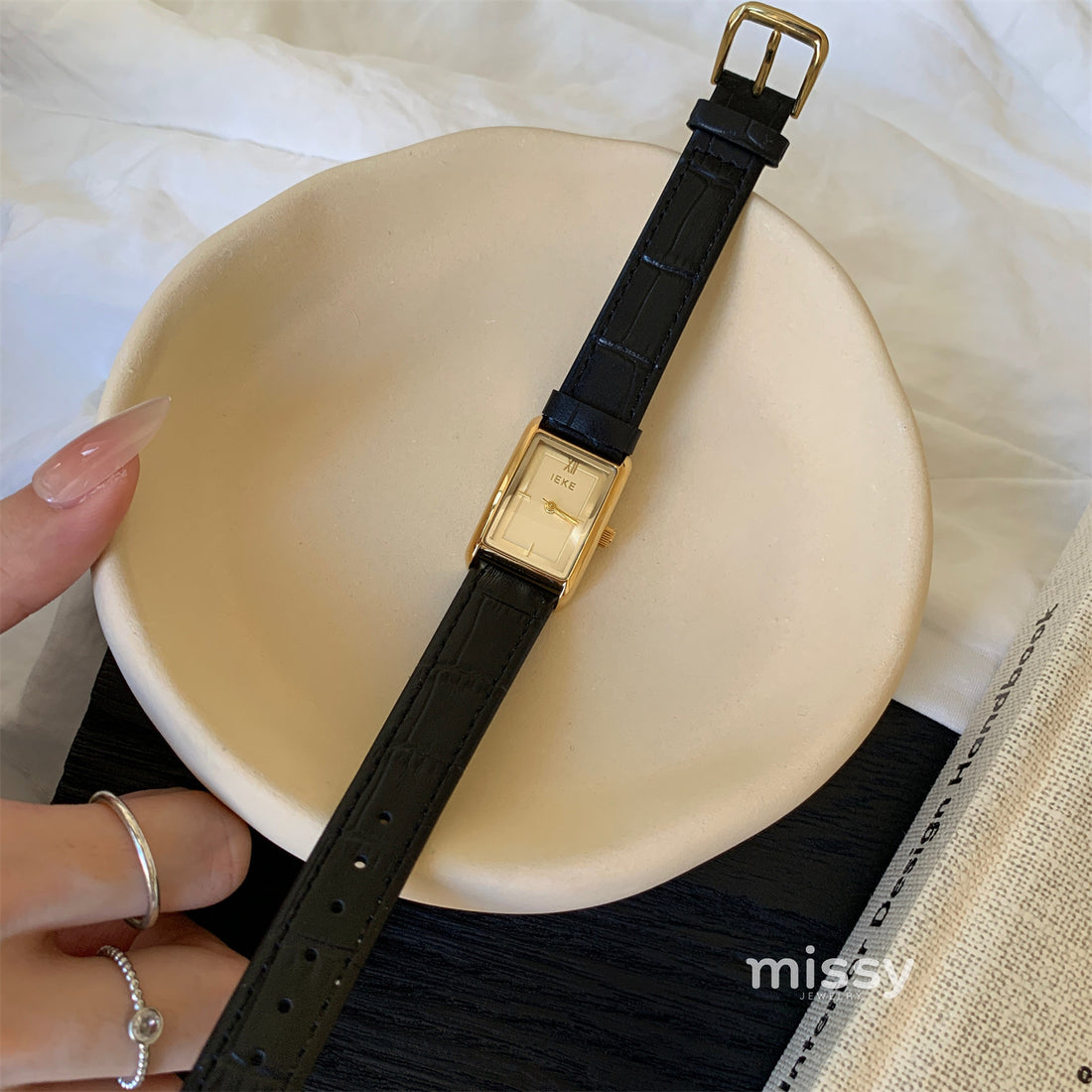 Ivyonna Rectangular Leather Watch [D93C4QSV]