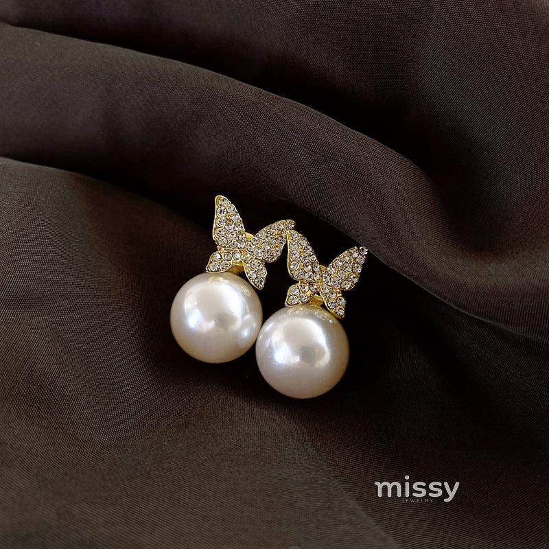 Izabell Butterfly Pearl Stud Earrings [NAWQVG9H]