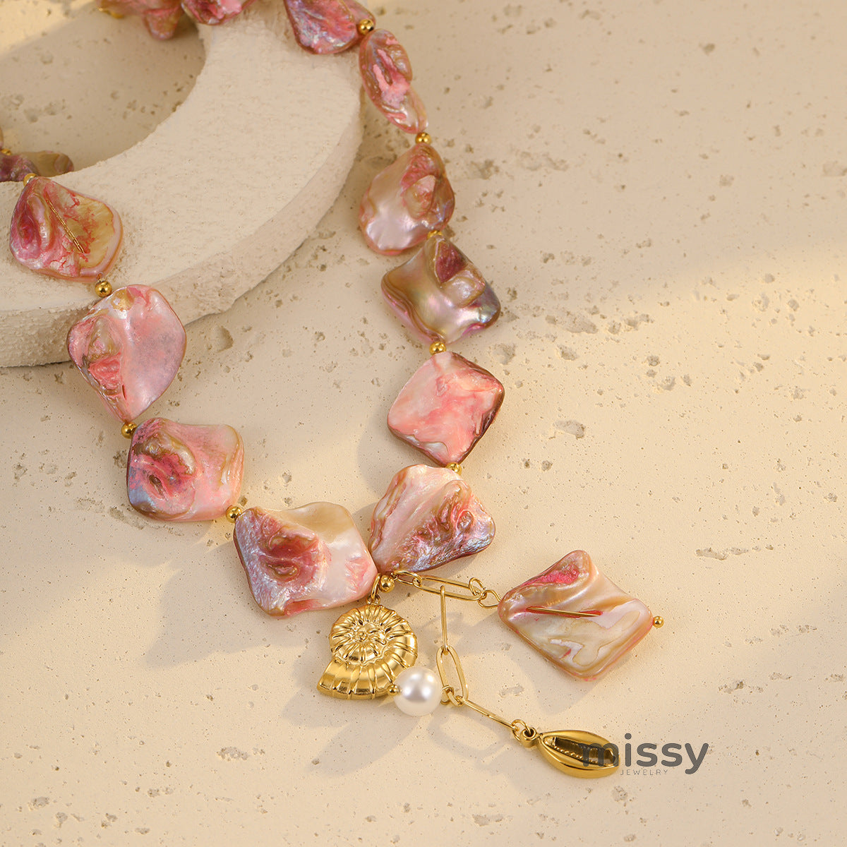 Jailynn Conch Shell Pearl Necklace [UEU1UATF]