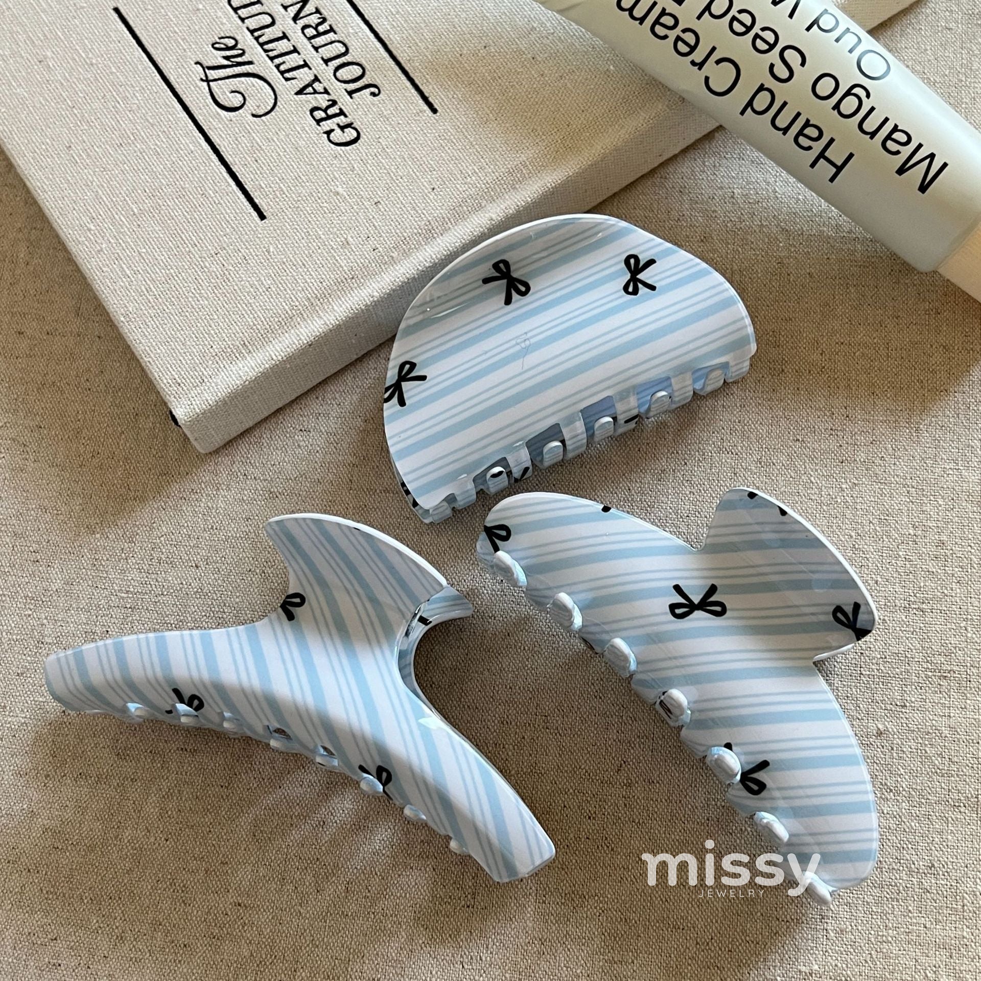Jaiyana Striped Bow Claw Clip