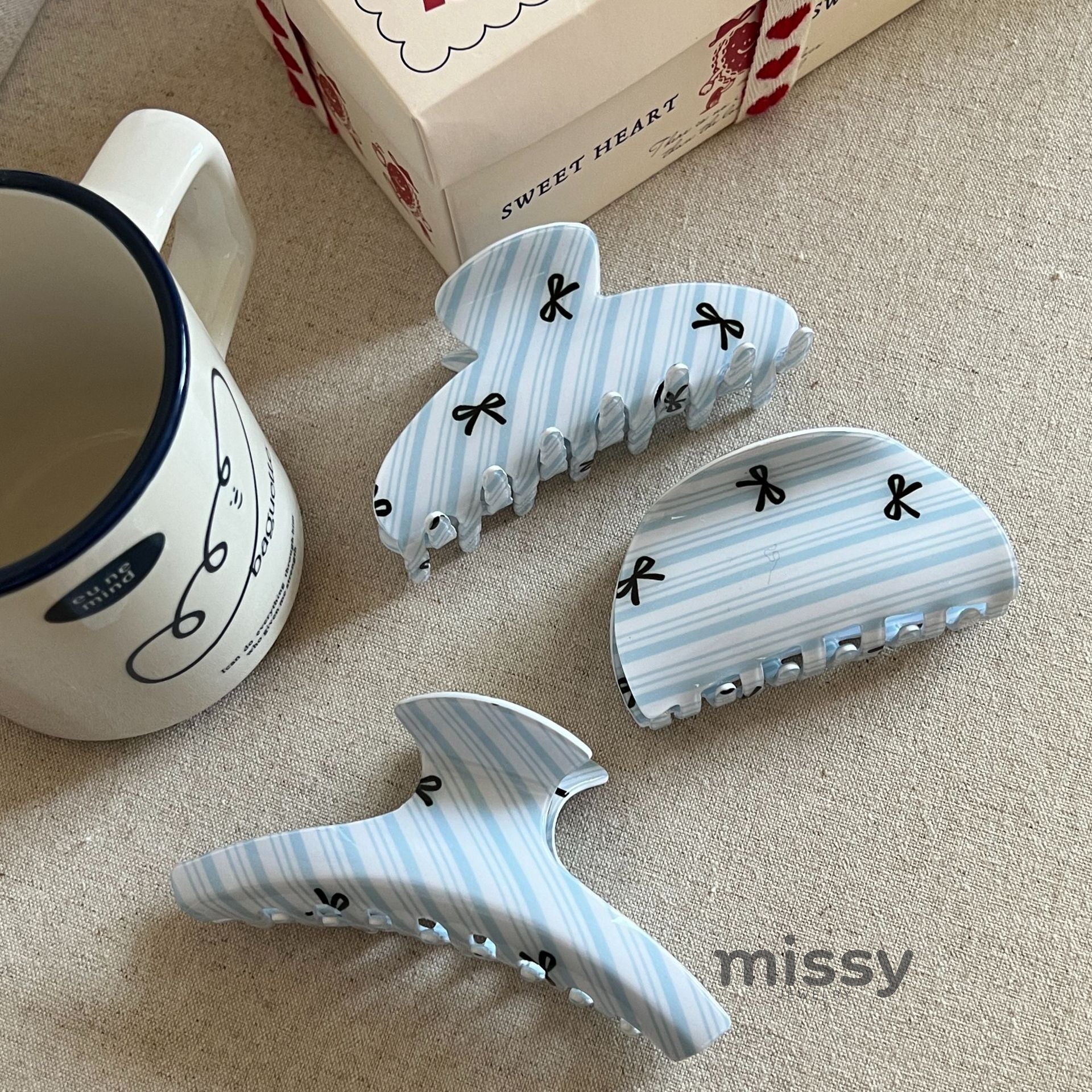 Jaiyana Striped Bow Claw Clip